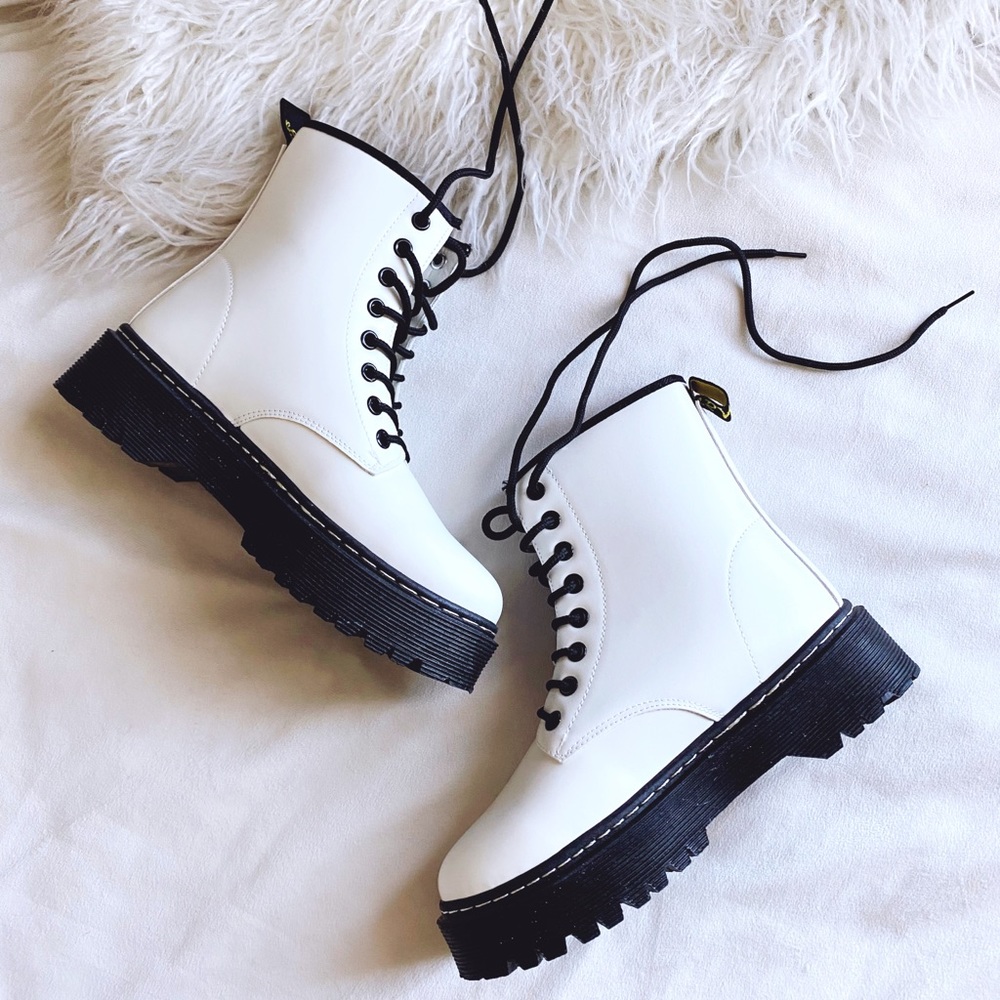 SALE✨ White Platform Lace Up Boots